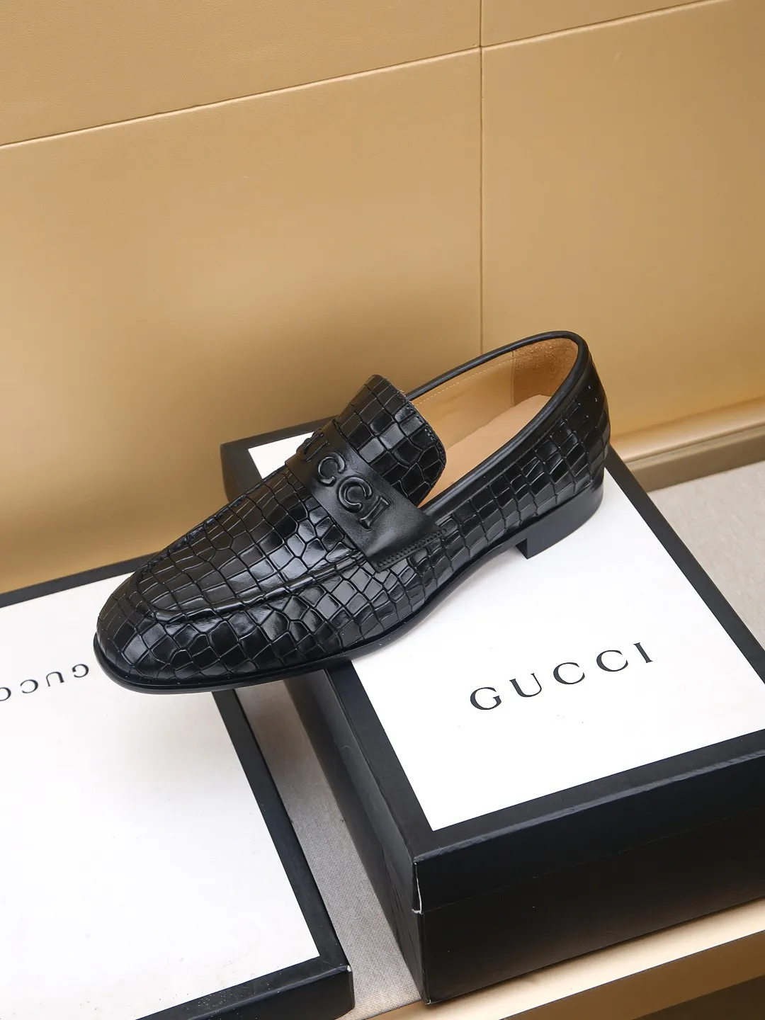Men's men's shoes 💰460 🆘【GUCCI】Gucci ·🐂里· Hot-selling beanie shoes, top brand luxury, top quality, latest fashion beanie shoes.. The upper is made of original high mercerized smooth cow suede. (Full top layer water-dyed 🐂 leather and lining). The original stylish and stylish soft rubber wear-resistant and non-slip outsole is light and comfortable on the foot, available in 2 colors! Matching code: 39-44 (customized at 38.45.46.47)
